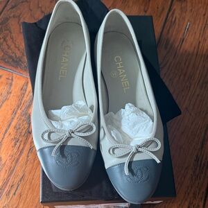 CHANEL Women's Gray and Cream Loafers